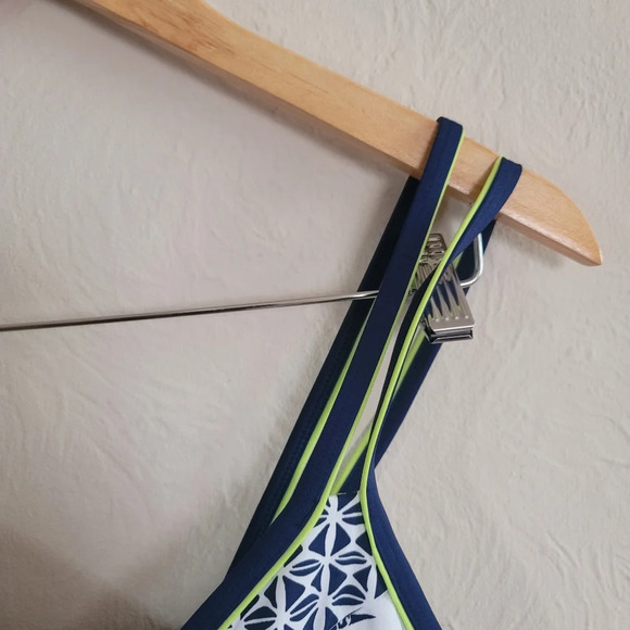 Jag,Leafy Escape Double Strap One Piece Swimsuit One-Piece Swimsuit, Size Medium - Picture 7 of 7